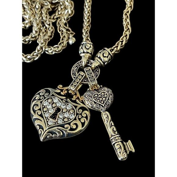 Gold Tone Filigree Heart & Key Rhinestone Charm Pendant Necklace Love Romantic - Picture 3 of 4